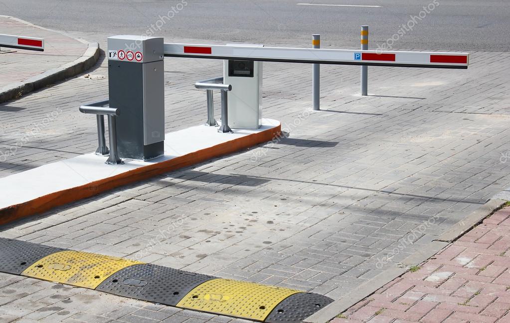 Barriera automatica per controllo accessi parcheggio