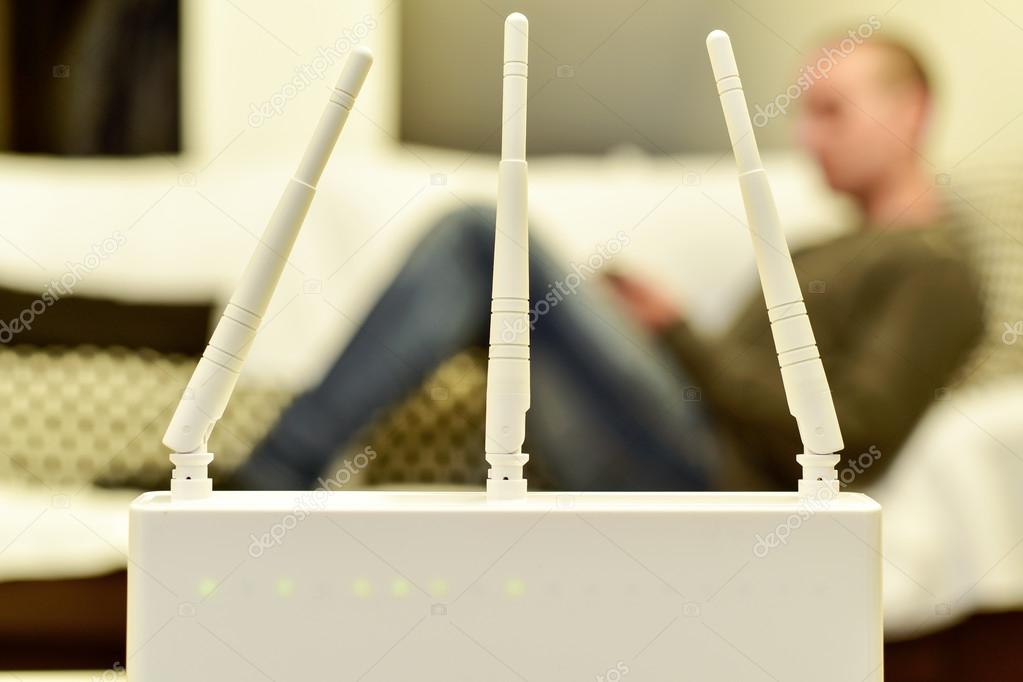 Router e dispositivi connessi in una casa smart