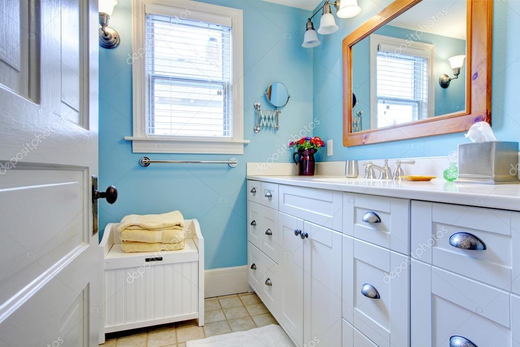 Bagno con vasca sostituita da ampia doccia vetrata